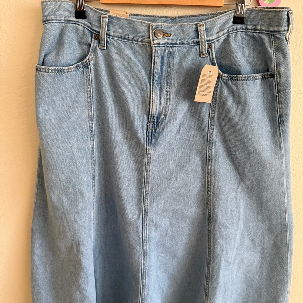 Levi’s Casual Light Blue Denim Maxi Skirt Size 34